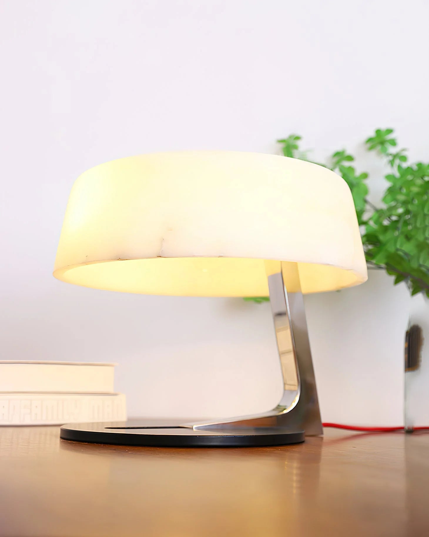 Lennar Visual_Alabaster Comete Table Lamp