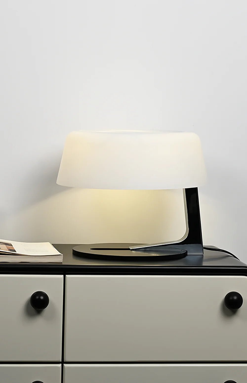 Lennar Visual_Alabaster Comete Table Lamp