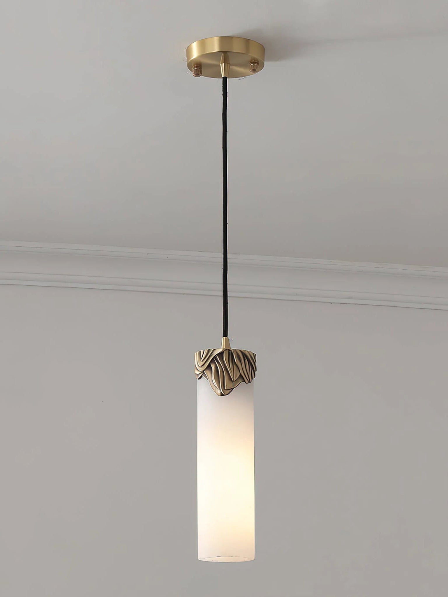 Lennar Visual_Alabaster Cylindrical Dansani Lyra Pendant Light