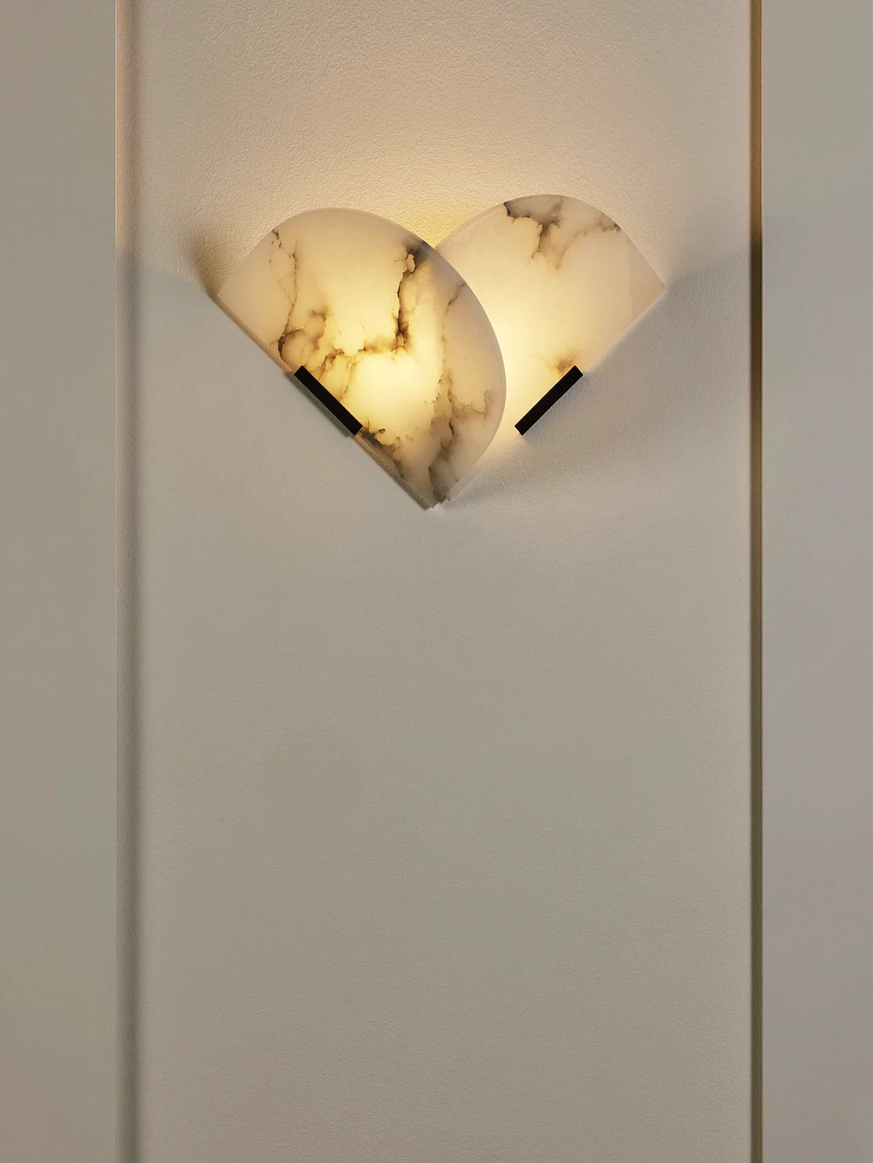 Lennar Visual_Alabaster Fly Gaby Wall Lamp