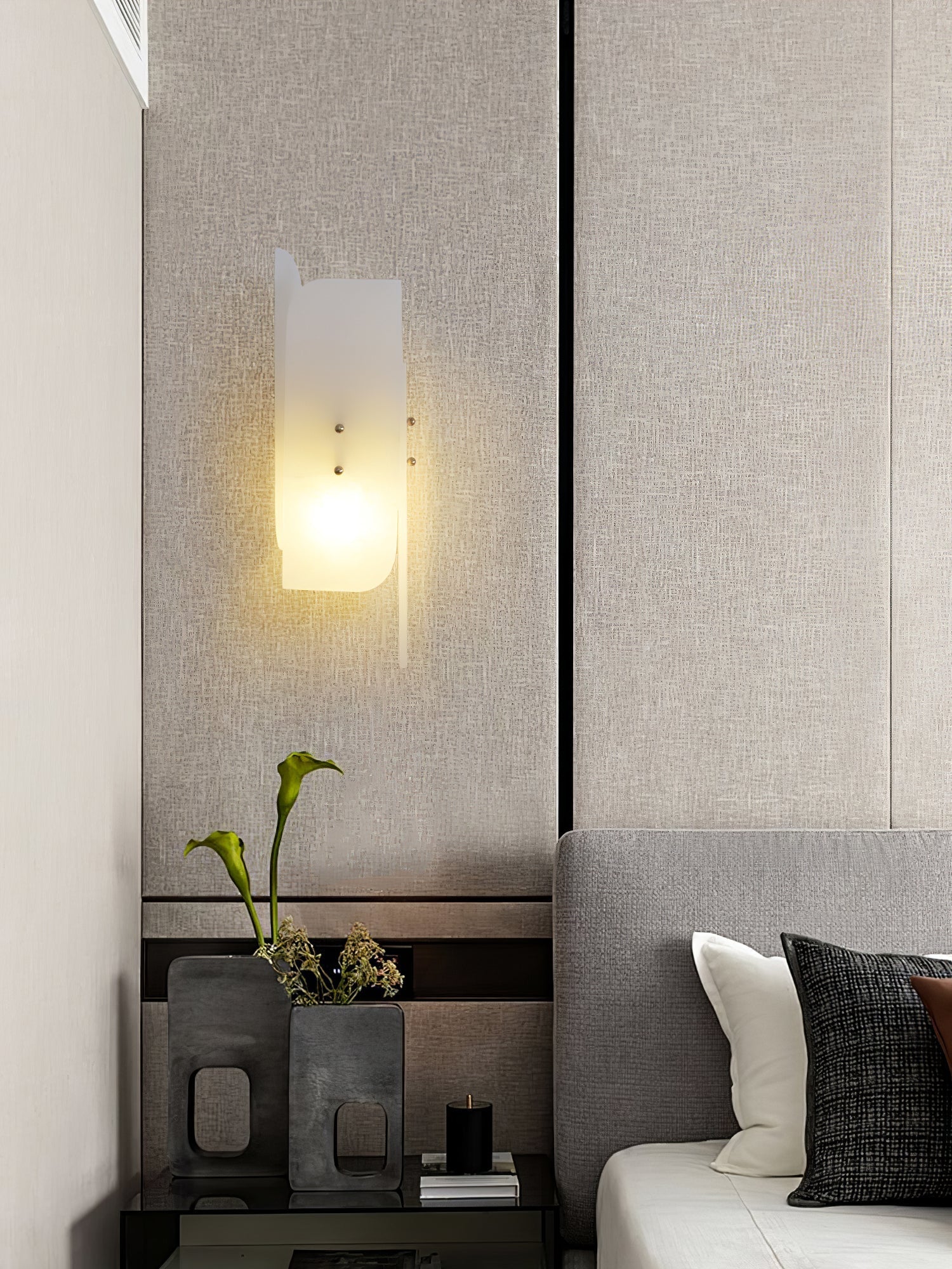 Lennar Visual_Alabaster Megalith Brass Wall Light