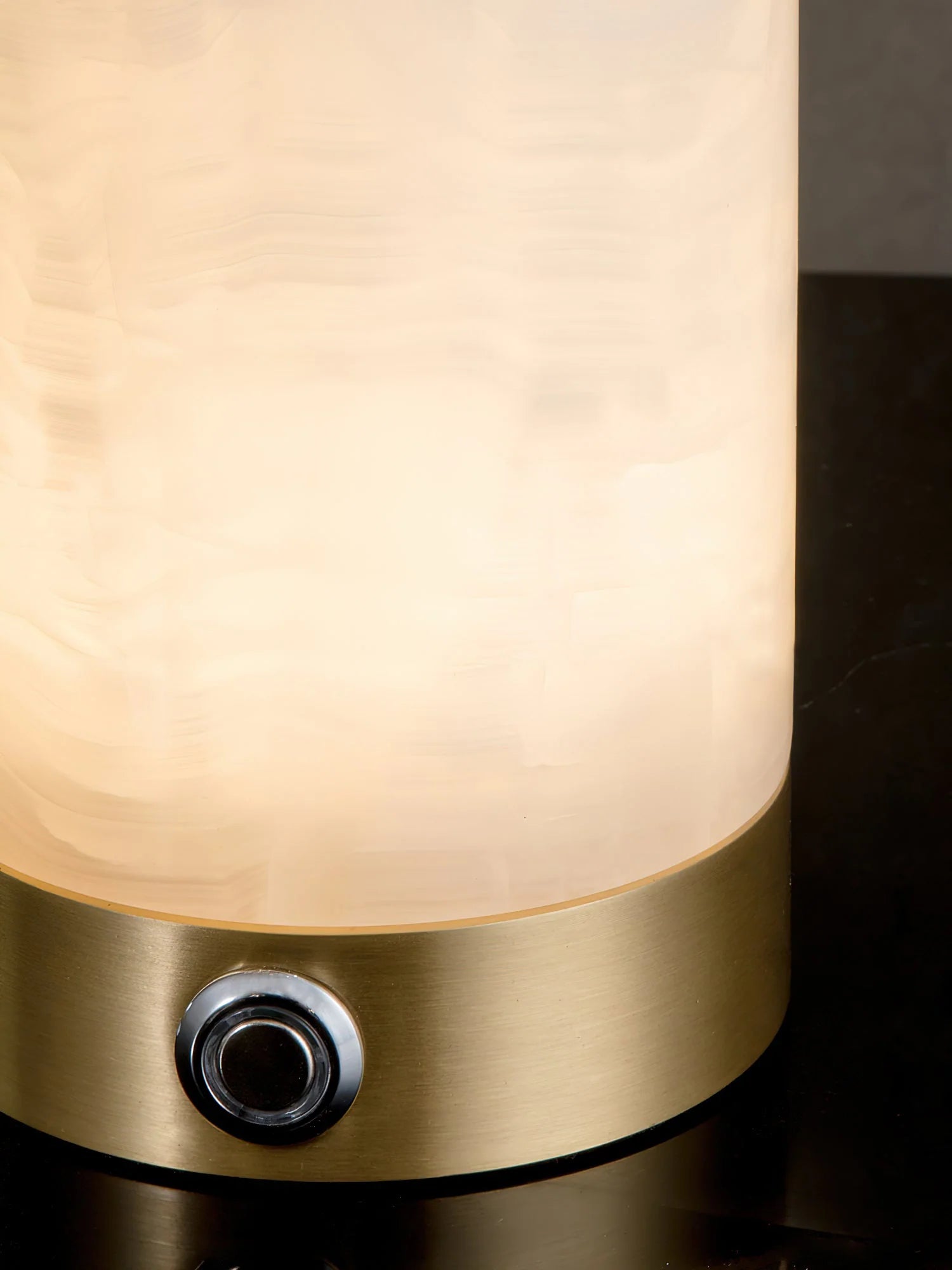 Lennar Visual_Cylindrical Totem Alabaster Table Lamp