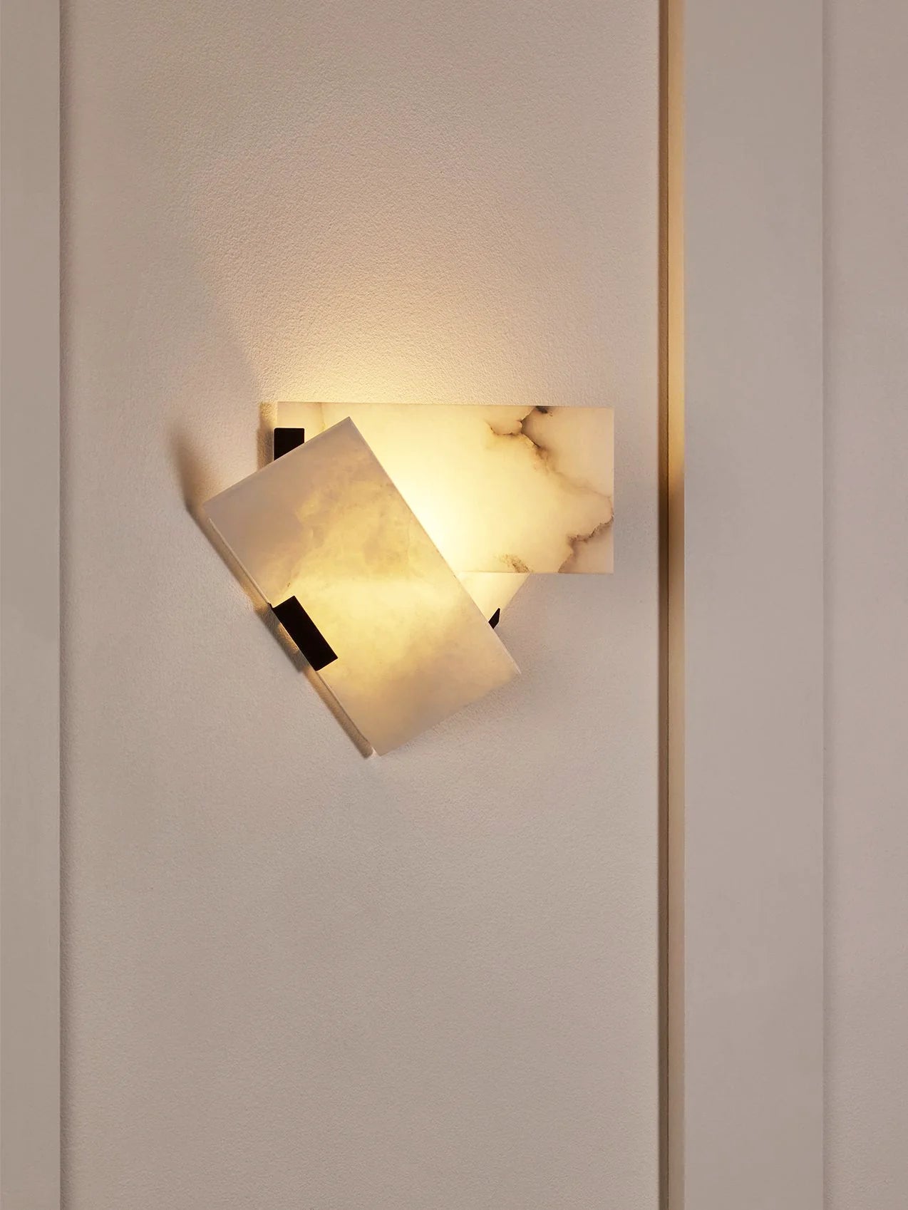 Lennar Visual_Fly Alabaster Wall Lamp