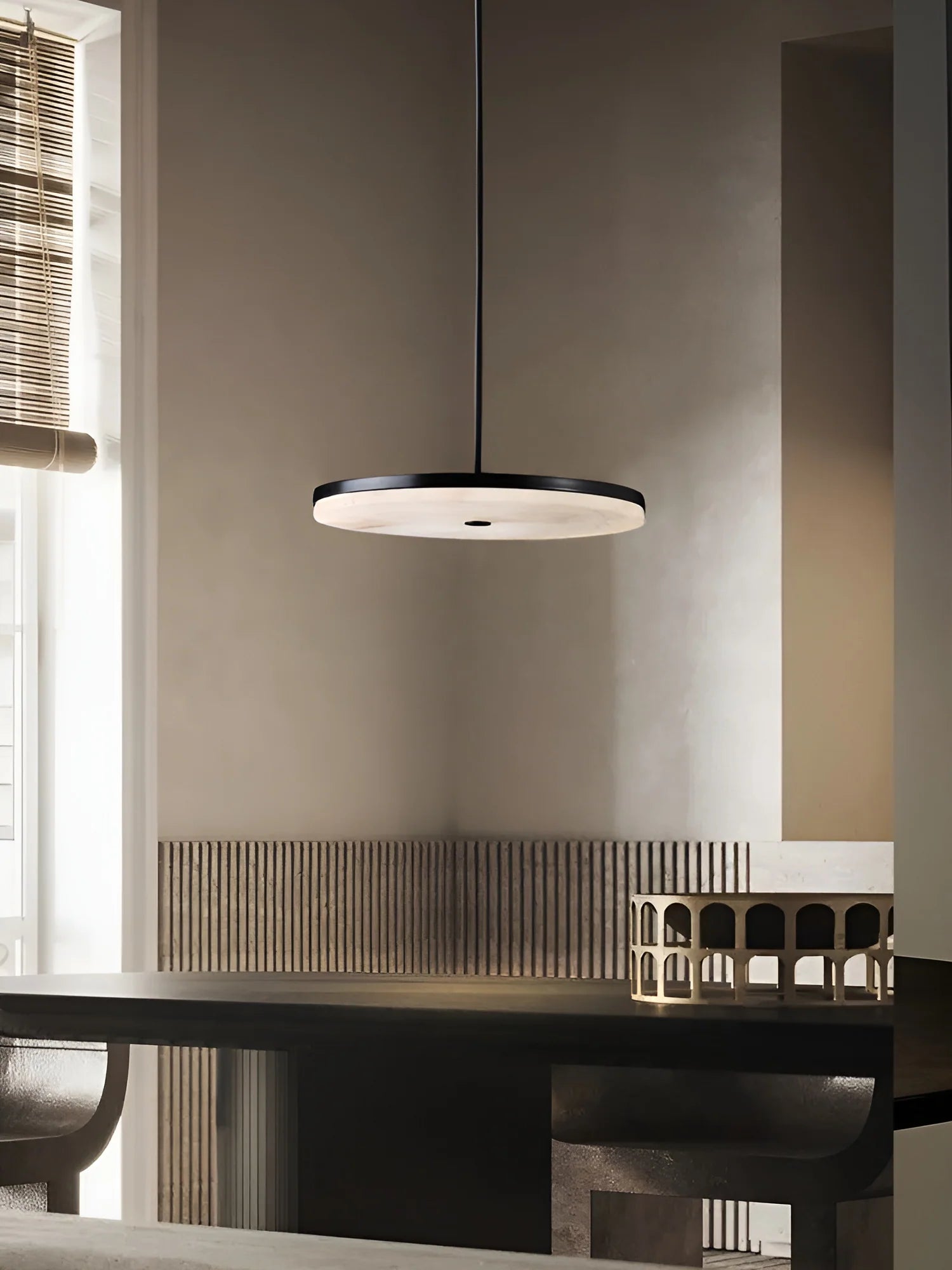 Pendant LightManhattan Alabaster Pendant LightDia 20cm / ∅ 7.9″Black & WhiteLennar Visual