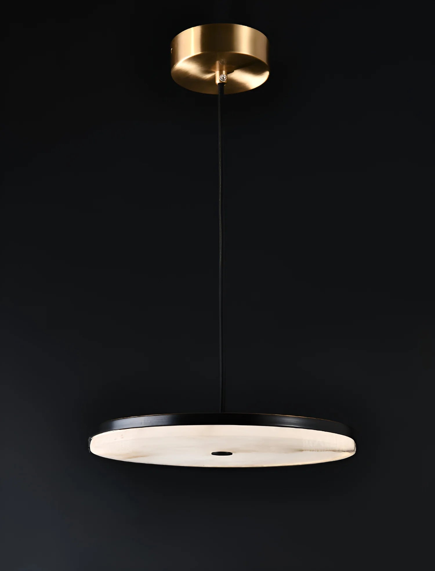 Pendant LightManhattan Alabaster Pendant LightDia 20cm / ∅ 7.9″Black & WhiteLennar Visual