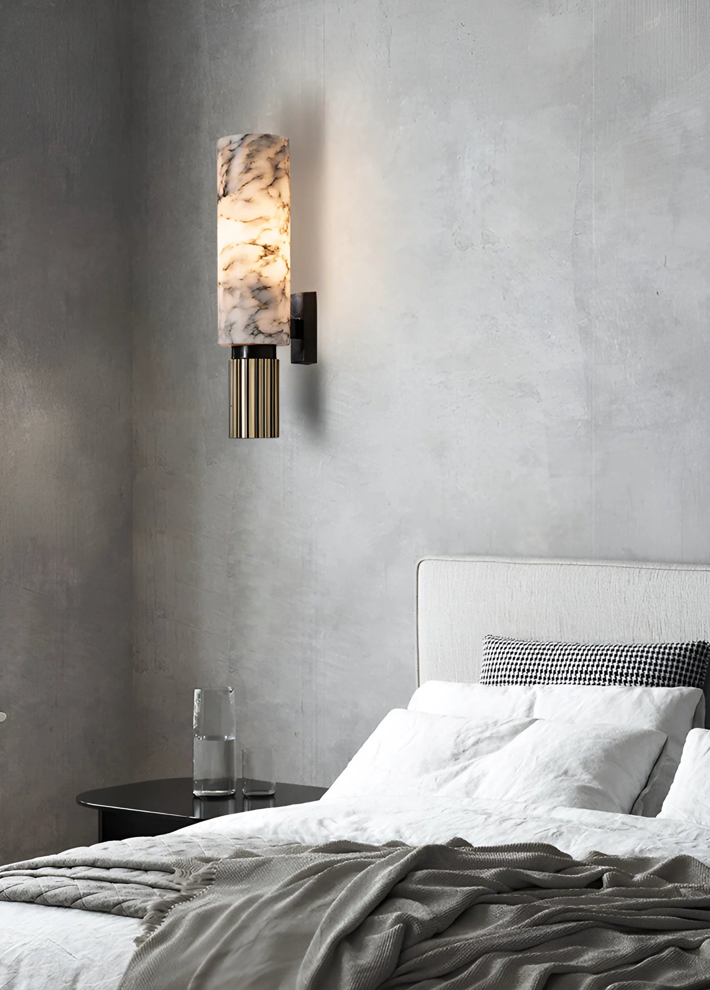 Wall LampModern Riviera Alabaster Wall LampDia 13cm x H 34cm / ∅ 5.1″ x H 13.4″Brass & WhiteLennar Visual