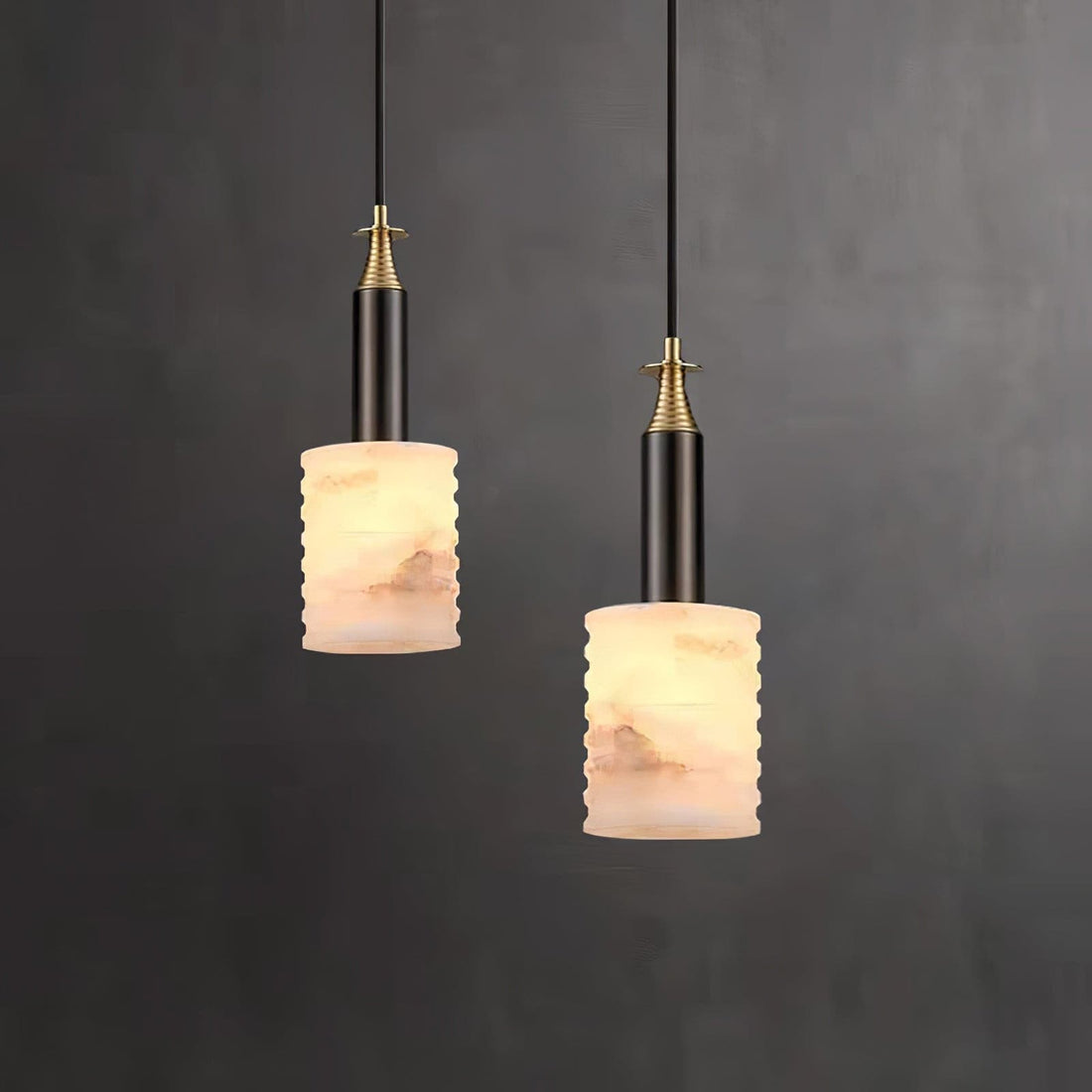 Pendant LightNatural Alabaster Small Pendant LightDia 12.5 cm x H 35 cm / ∅ 4.9″ x H 13.8″Black & WhiteLennar Visual