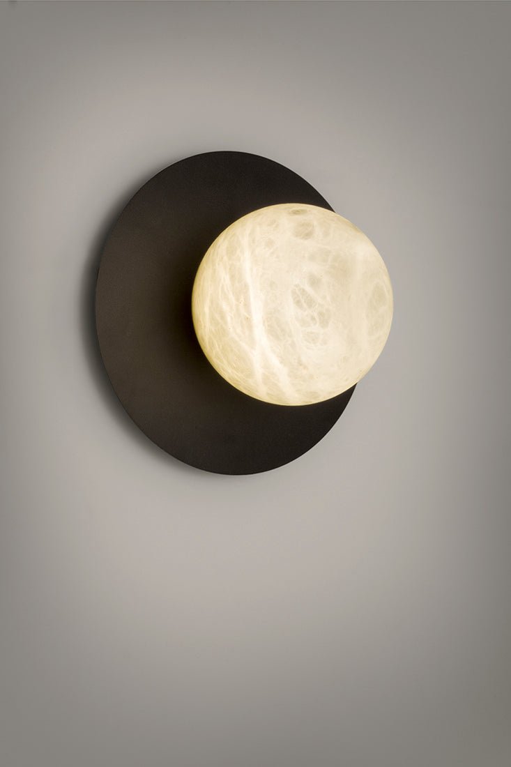 Wall LampTribeca Wall SconceDia 20cm x H 25cm / ∅ 7.9″ x H 9.8″Black & White AlabasterLennar Visual